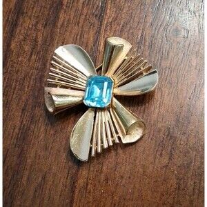 BROOCH Pin CROWN TRIFARI Vintage Signed GOLD TONE BLUE RHINESTONE